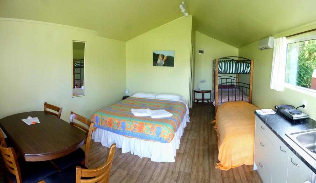 Moeraki Boulders Holiday Park & Motel Hampden Habitación foto